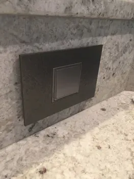 Contacto Pop-Out de Legrand adorne oculto a ras de pared